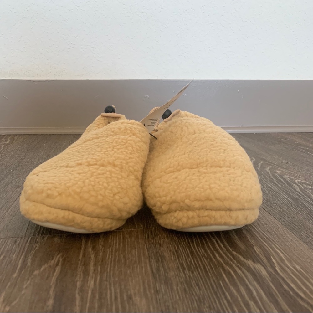 Urban Outfitters Slipper